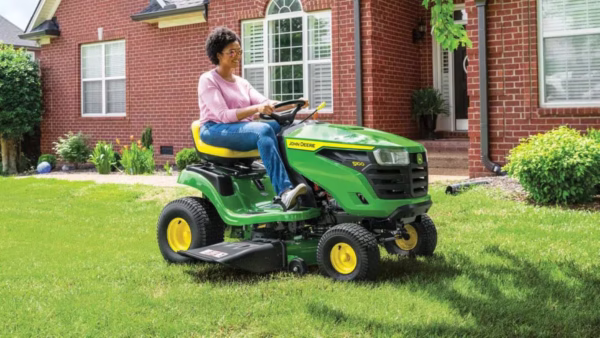 John Deere S100 42″ 17.5 HP Gas Hydrostatic Riding Lawn Tractor